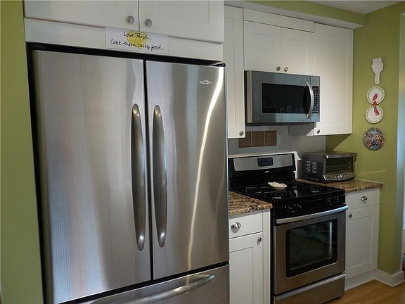 5th image of 81 Roycroft Blvd
