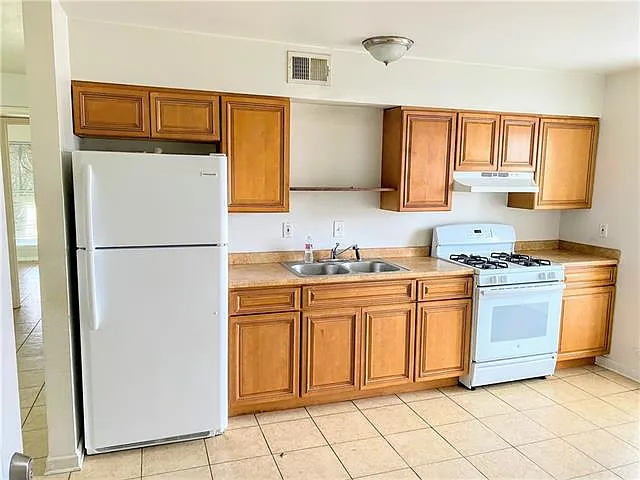 5569 Jordan Dr #B — Photo 4