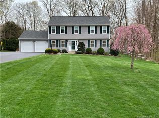 7 Blackhouse Rd, Trumbull, CT 06611