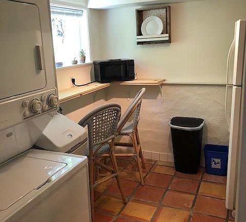 Kitchen and washer/dryer