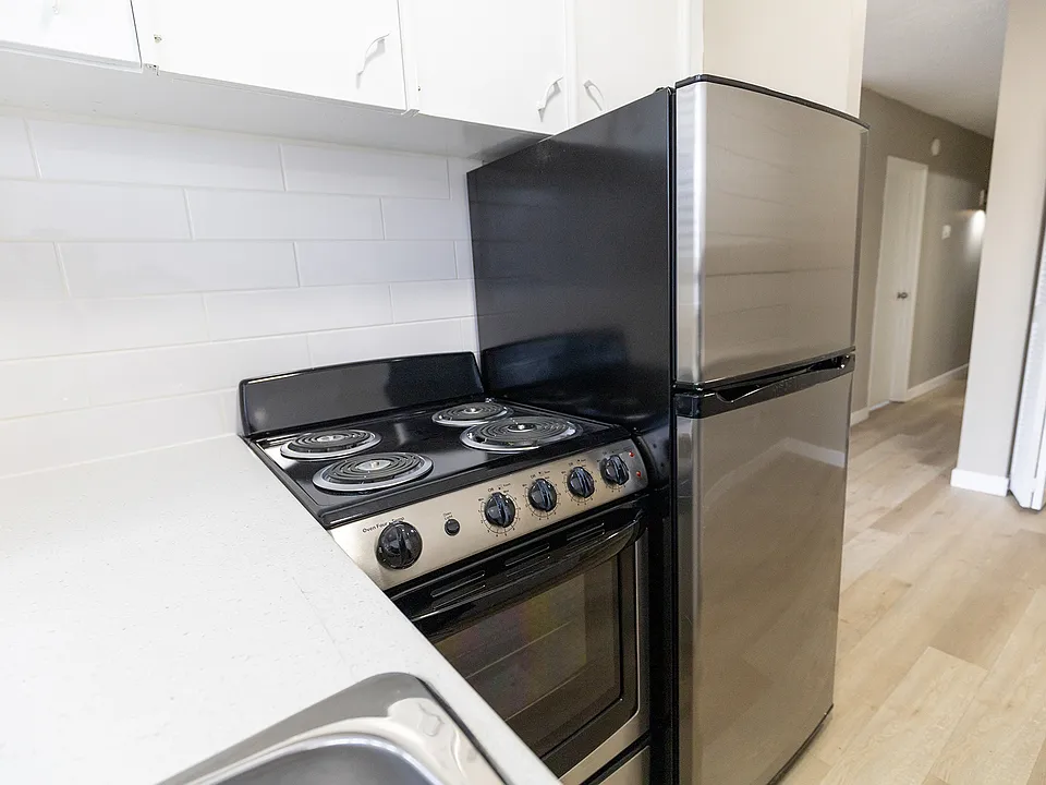 111 24th Ave SW