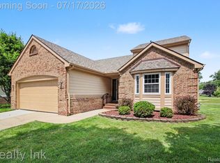 31223 Barrington Dr, Novi, MI 48377