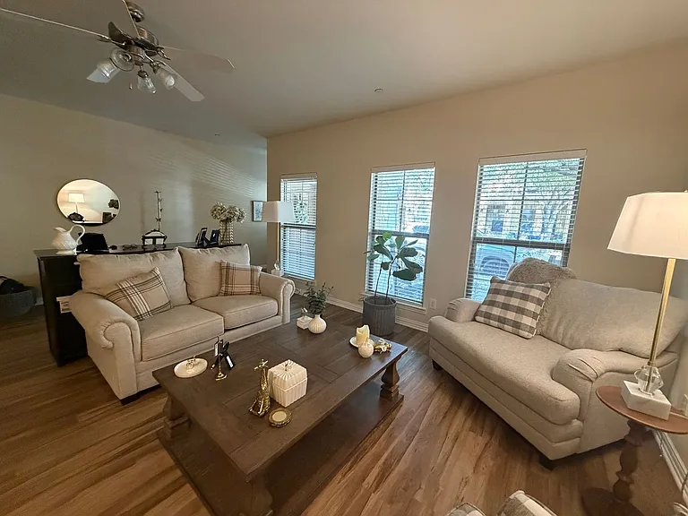 8929 Soldiers Home Ln — Photo 1