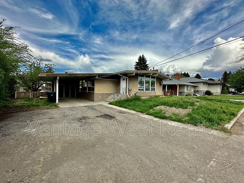 1st image of 1260 Centennial Cres Unit B