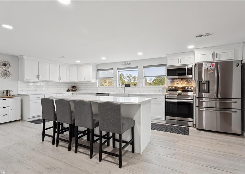 1st image of 1900 Jenkins Neck Rd