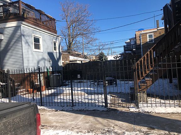 2nd image of 643 N Hoyne Ave #Ch