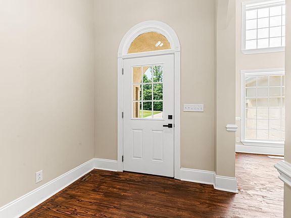 5th image of 2850 Arrowhead Dr