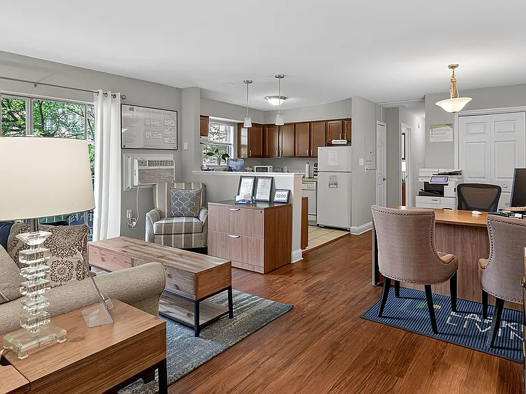 Waters Edge Apartments — Photo 4