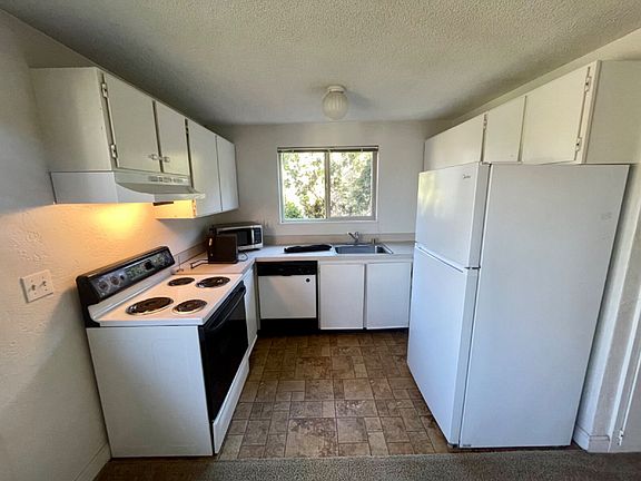 3rd image of 1923 Garden Ave Unit 10