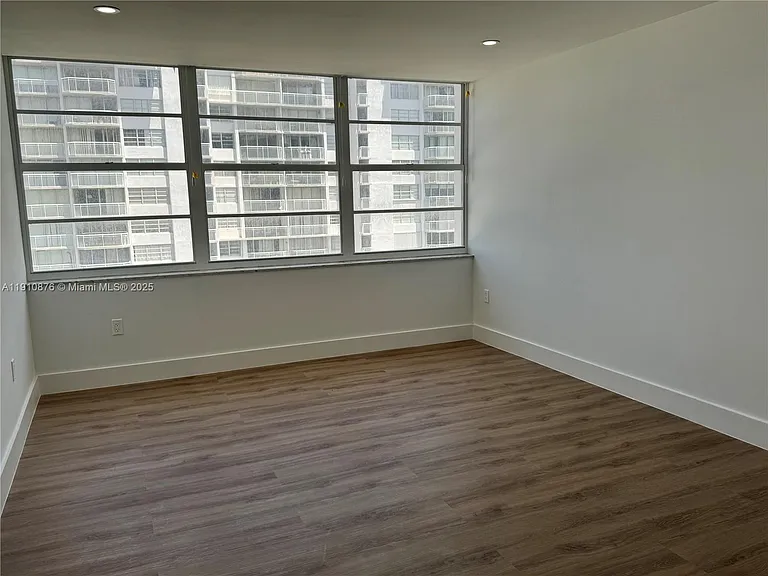 18031 Biscayne Blvd #1402 — Photo 17