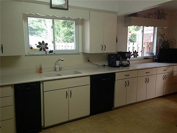 4th image of 800 Highland Dr