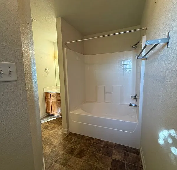 715 Lakeview Dr — Photo 24