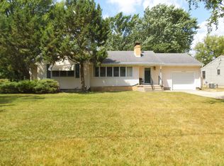 911 S Powell Rd, Essexville, MI