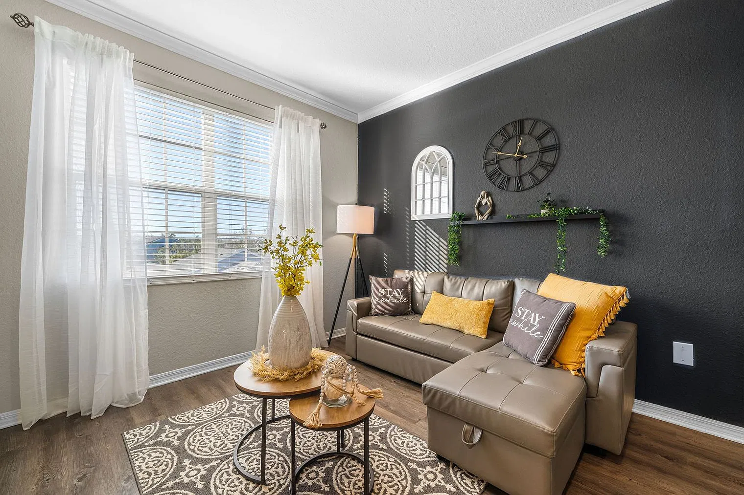 3 bed, 2.0 bath, 1345 sqft, $8,716 — Photo 4