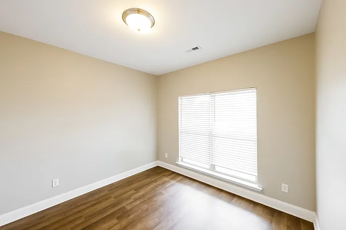 306 Addison Ct — Photo 7