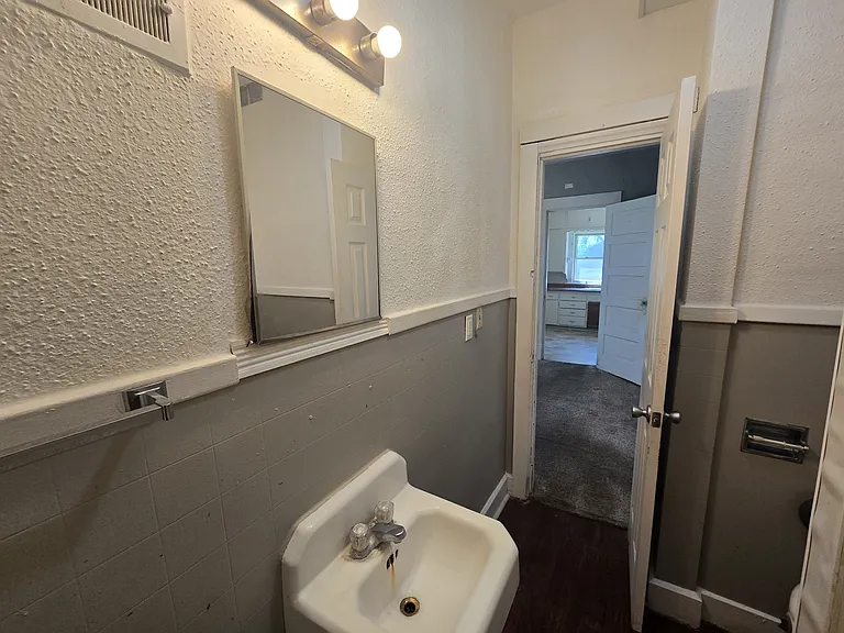 408 Locust St — Photo 14