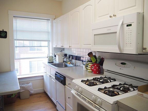 3rd image of 545 Hinman Ave APT L3