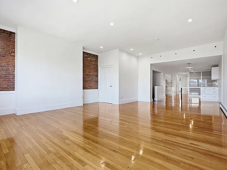 190 Beacon St #7 — Photo 11