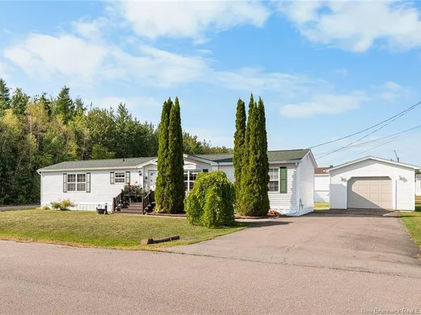 11 Ascona St, Moncton, NB E1H 3H7