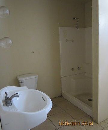 3rd image of 722 Charles Ave