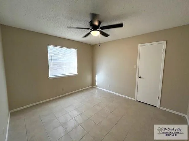 902 Travis St — Photo 10