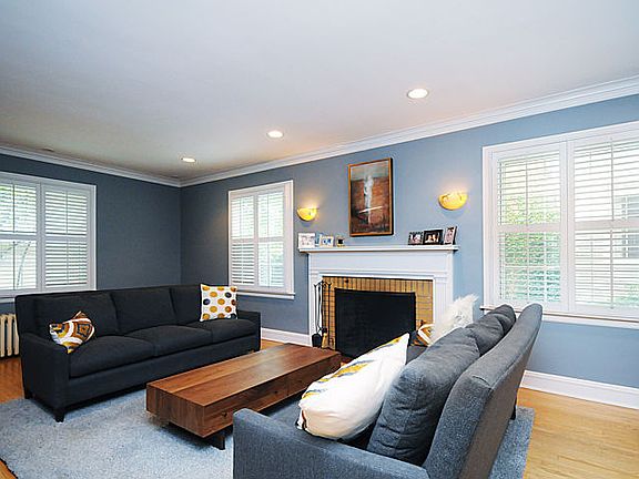 3rd image of 2117 Lincolnwood Dr