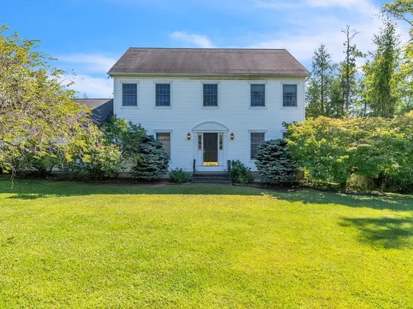 125 Mountain View Ter, Lee, MA 01238