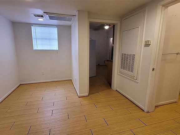 4th image of 3004 Live Oak St #A