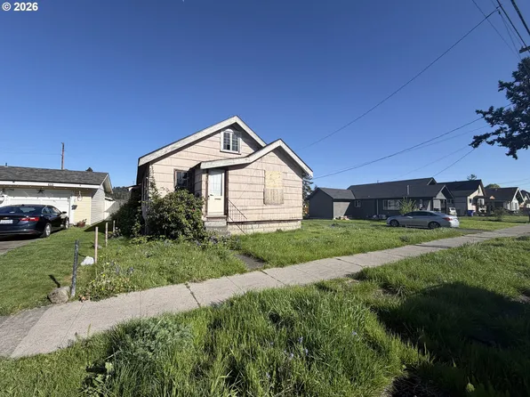 902 S 4th Ave, Kelso, WA 98626