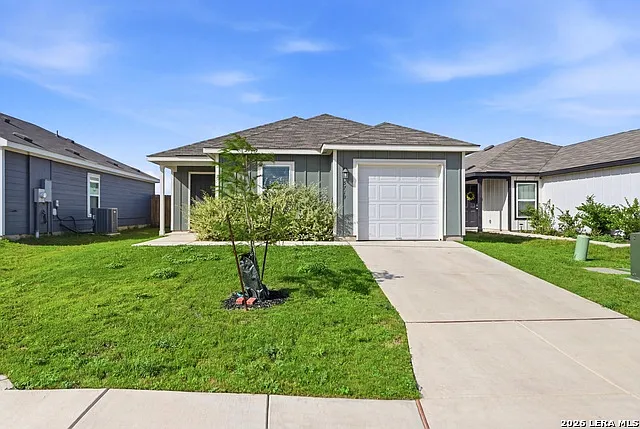 3 bed, 2.0 bath, 1450 sqft, $1,750 — Photo 3