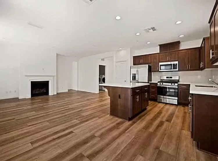 536 Spyglass Cir — Photo 2