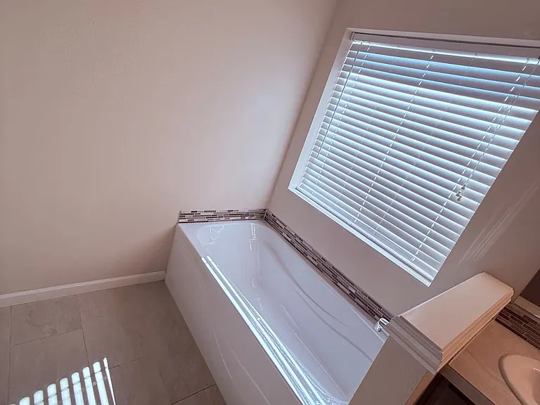 11810 NE 128th Pl — Photo 7