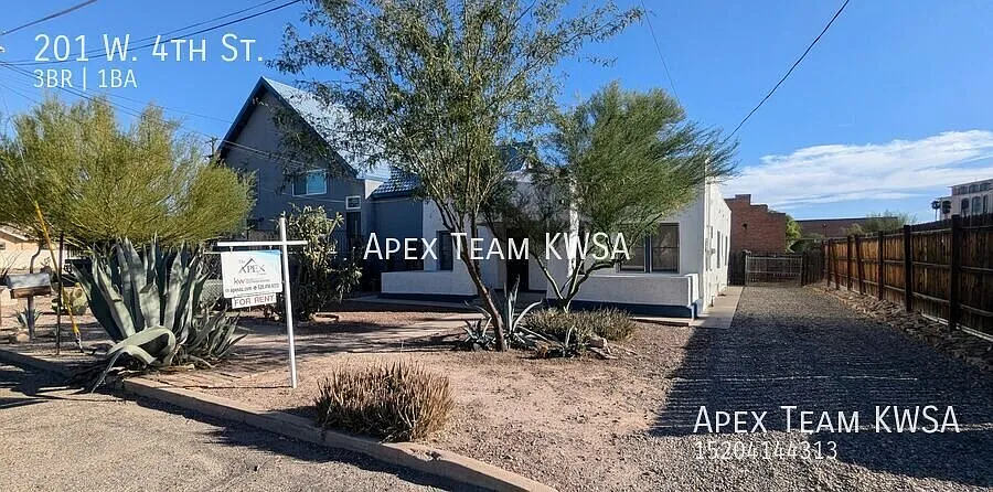 $1515-Charming 3 Bed | 1 Bath Adobe Home Near Downtown! — Photo 3