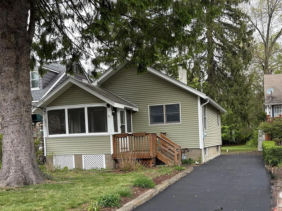 102 Waterstone Rd