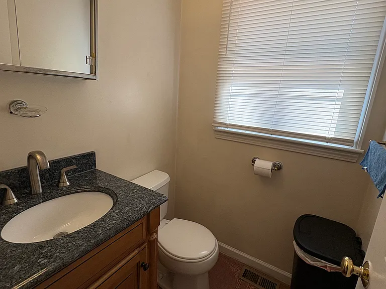 118 Montclair Ave — Photo 6