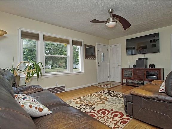 3rd image of 306 E 326th St