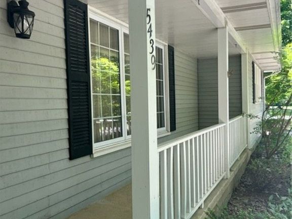 2nd image of 5439 Lake Shore Dr