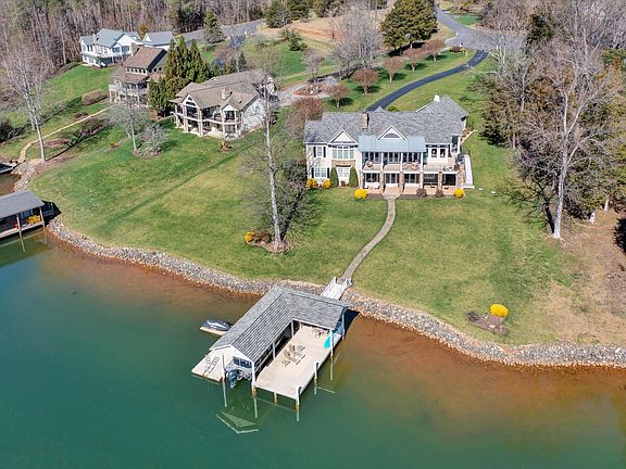 4th image of 216 Mountain Shore Dr