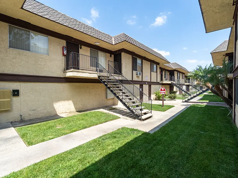 3523 W Savanna St — Photo 9