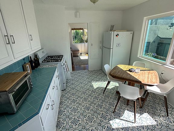 2nd image of 518 Arenas St