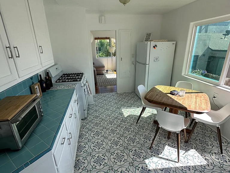 518 Arenas St — Photo 2