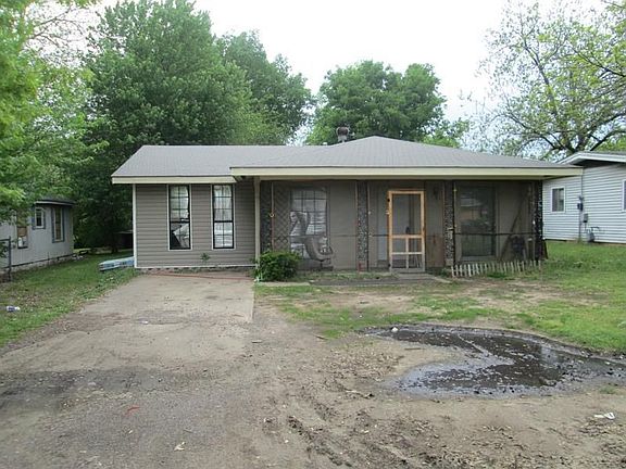 2nd image of 1001 E G St