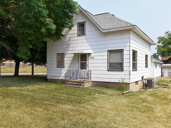 219 1st St SW, New Richland, MN 56072