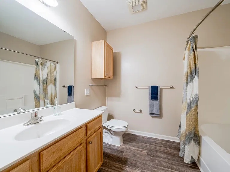 Carden Place Apartment Homes — Photo 12