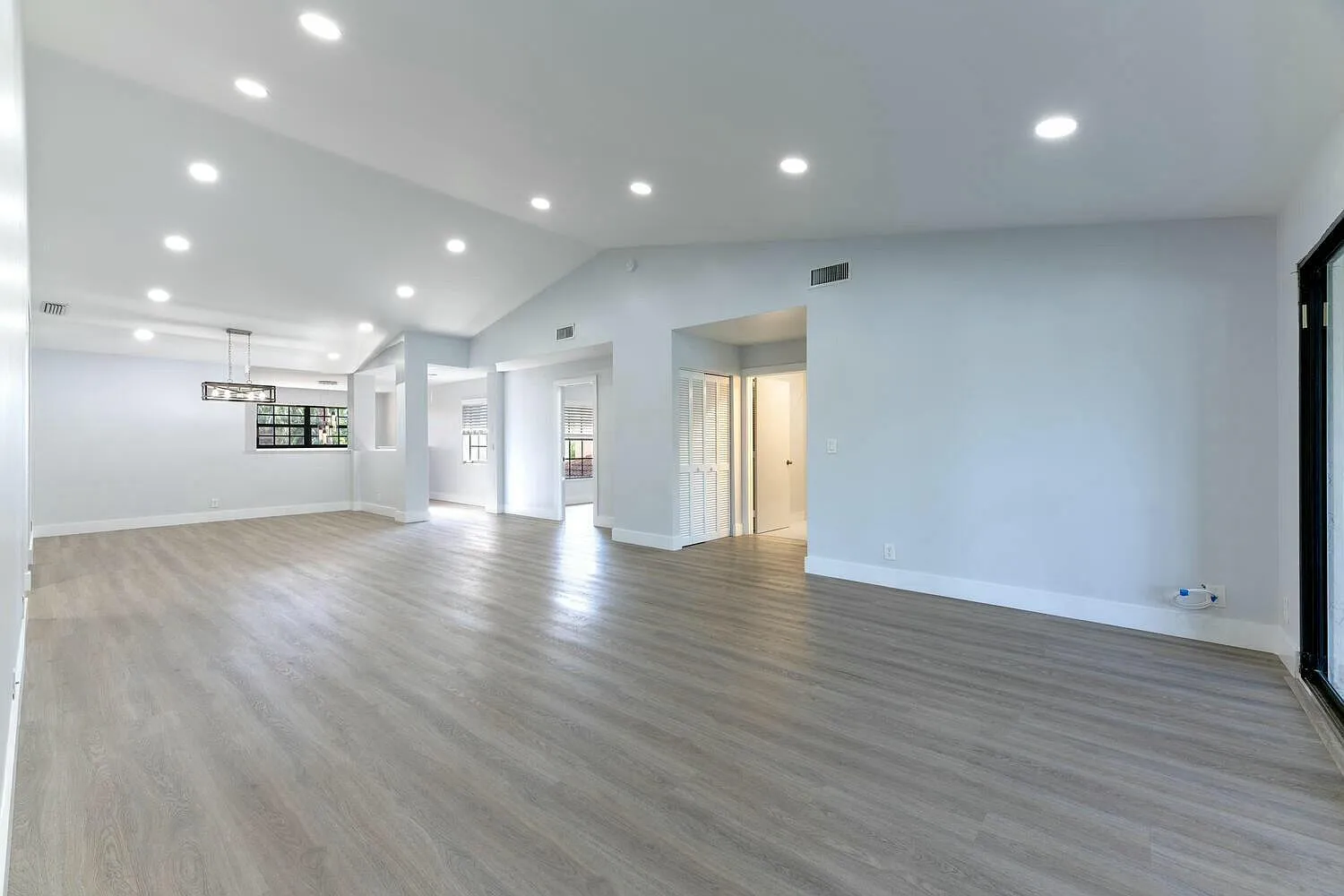 3 bed, 2.0 bath, 2186 sqft, $4,150 — Photo 4
