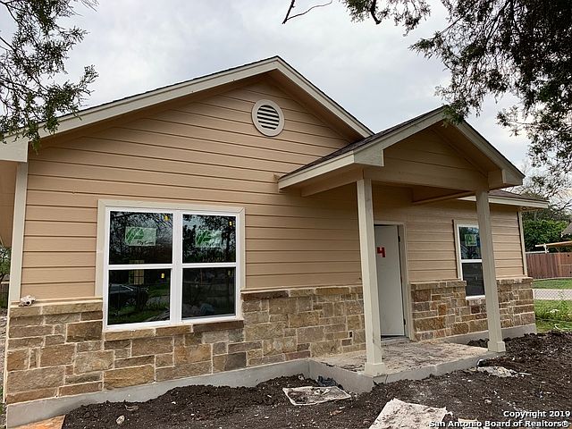 1st image of 834 Drury Ln