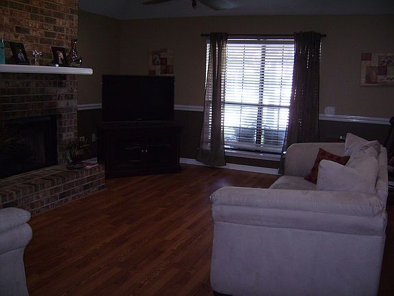 2nd image of 452 Longwood Dr