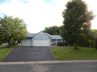 8297 Copperfield Ct, Inver Grove Heights, MN 55076