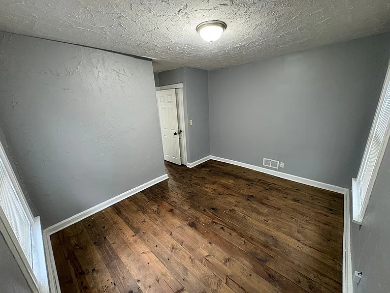 1032 C — Photo 12