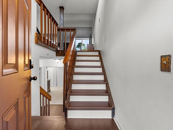 4th image of 671 Davis Rd